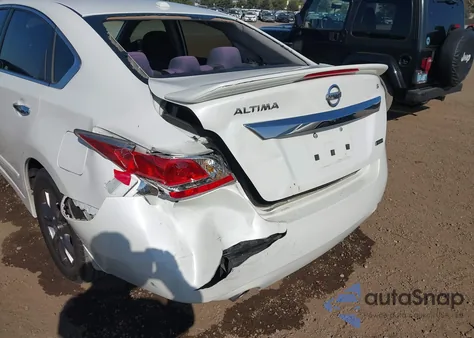 2015 Nissan Altima 2.5 S z USA, uszkodzony, nr VIN 1N4AL3AP8FN896929